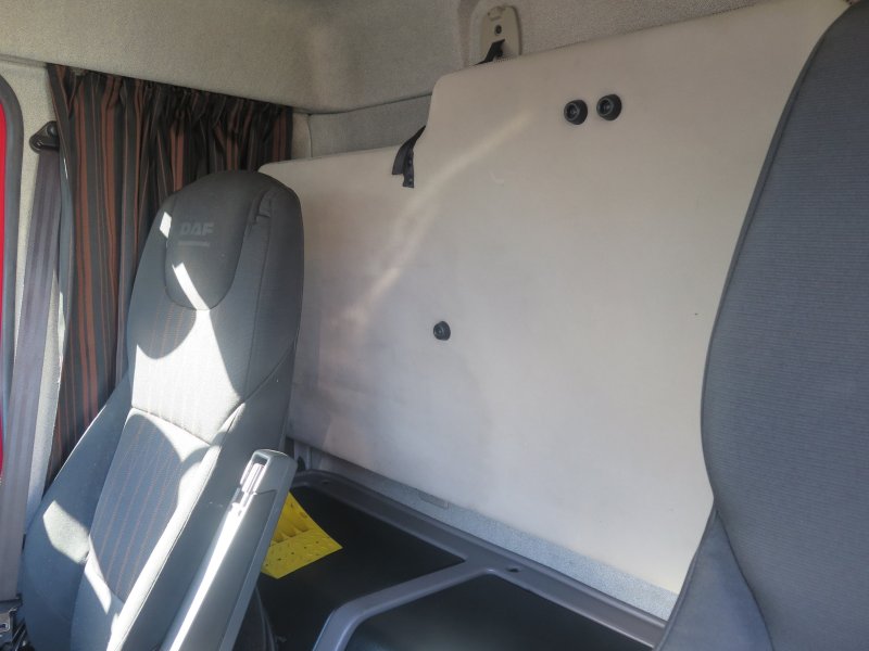 DAF DAF LF 260 SCHLAD. SKŘÍN LAMBERT. MAN.