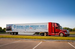 PACCAR vystavuje inovativní nákladní vozidla s elektrickým pohonem a s vodíkovými palivovými články 