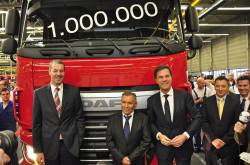 Nizozemský premiér Rutte předal miliontý DAF vyrobený v Eindhovenu